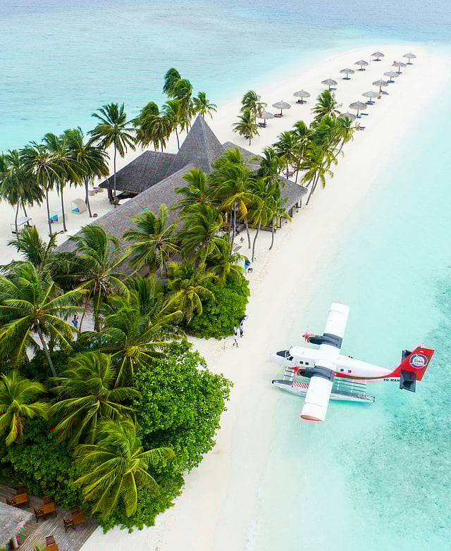 How does the Maldives’ generational smoking ban affect tourism?