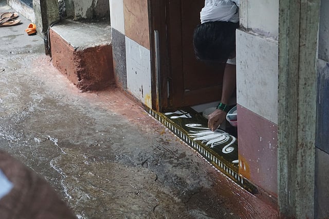 A guided walk through Mahalaxmi’s living laundry reveals a hidden world of community