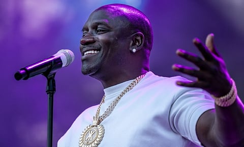 Fans slam audience members who tried to pull Akon's pants
