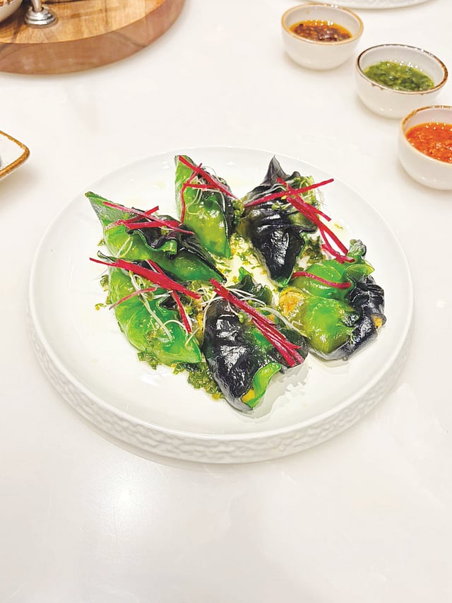 Gorgeous paintings of various artistes adorned the walls, and right at the front was a well-designed stage area 