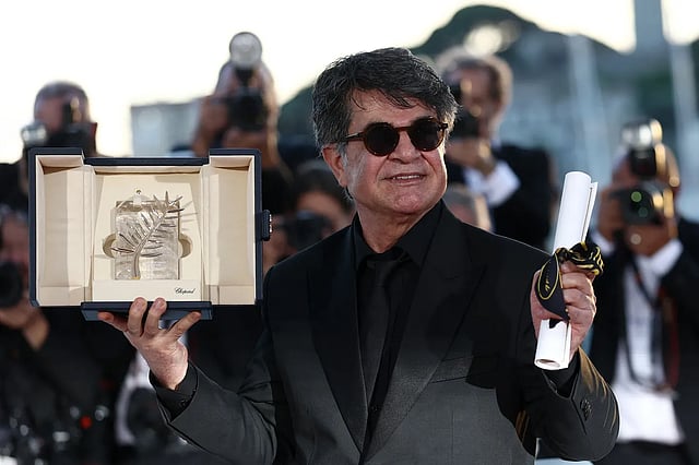 Jafar Panahi with the Palme d'Or at the Cannes Film Festival in 2025