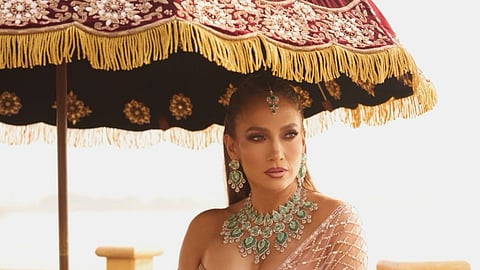 Did you know the necklace of Jennifer Lopez by Manish Malhotra has over 168 carats of rare emeralds