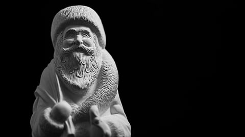 Was Santa Claus depicted in different colours? 