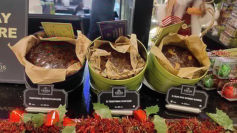 Delhi shops sell Christmas Plum Cakes 