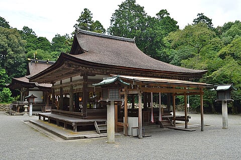 The ritual of the strand at Mikami Shrine