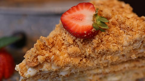 Here’s all you need to know about the 90s dump-it cake. 