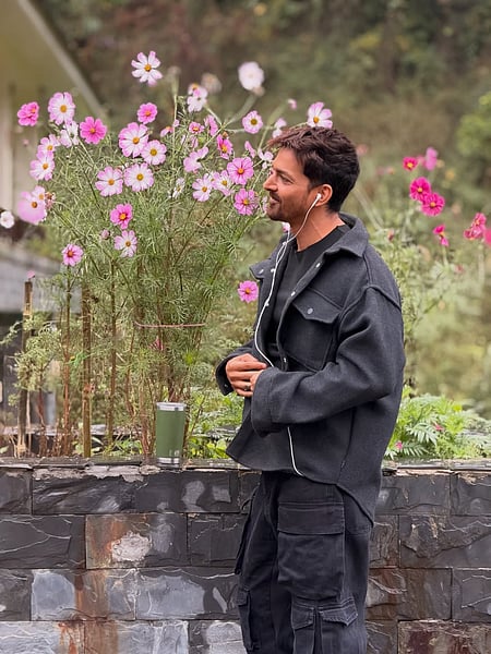 Harshvardhan Rane thanks director Omung Kumar as he wraps up the Vietnam schedule for Silaa