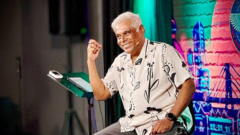 Actor Ashish Vidyarthi performing Kahanibaaz