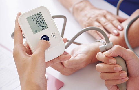 How to lower high BP naturally in 2 minutes: A cardiologist explains!