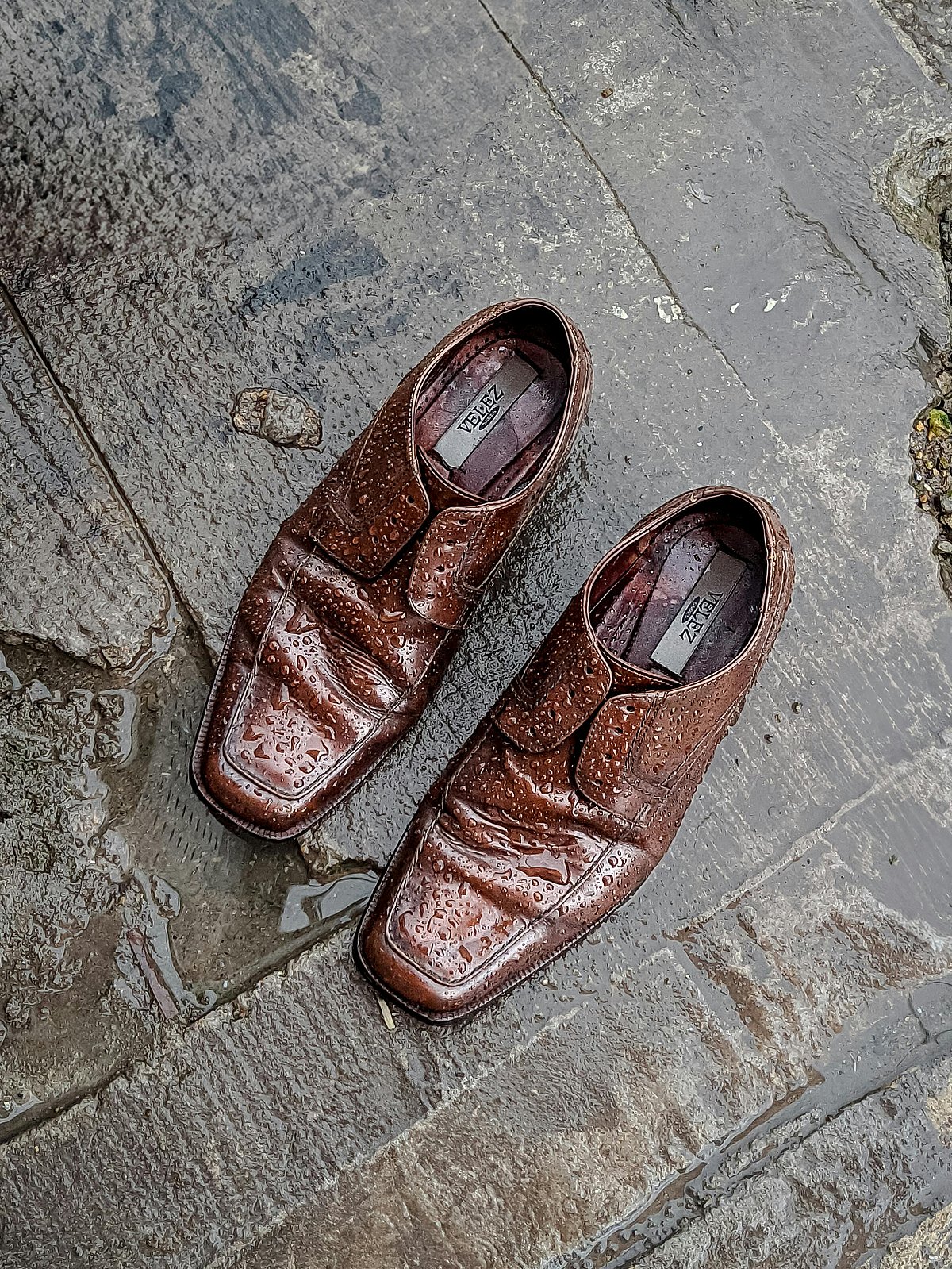 7 ways to keep your shoes clean during the rain