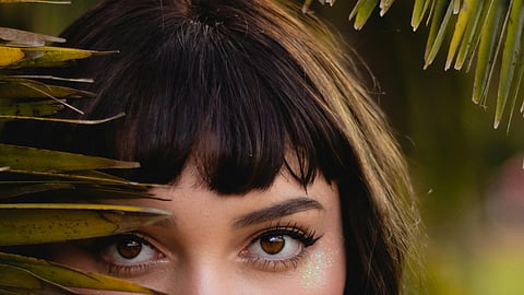 Light bangs or voluminous ones do make you look cool, but also sends an invitation to sweaty forehead and summer acne