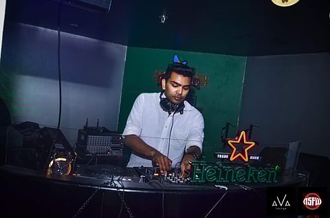 Alan Marshal performing at an event