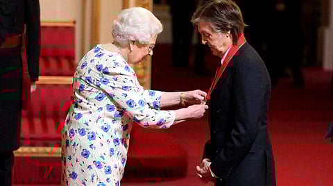 Paul McCartney and Queen Elizabeth