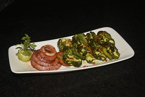 Tulsi Aur Lal Mirchi Ka Paneer Tikka