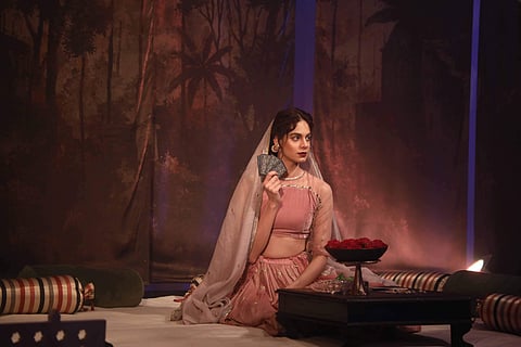 Model_poses_for_Good_Earth_at_LFW_WF_2018