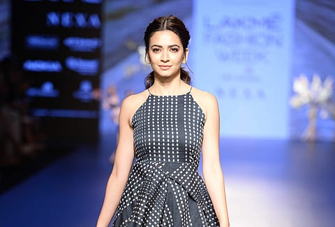 Kriti Kharbanda stuns on the runway for LFW 2018
