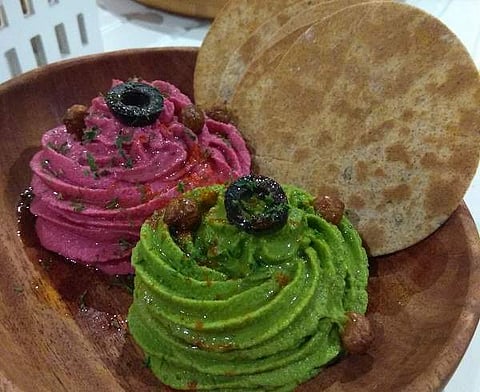 Beetroot and Spinach Hommus with Khakra