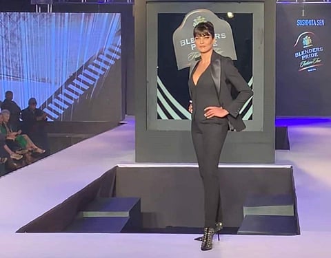 Sushmita Sen stopping Ashish N Soni's show