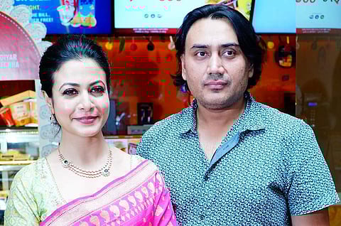 Koel and Nispal pose during the premiere of Mitin Mashi