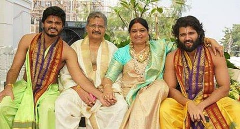 Vijay Deverakonda with his family