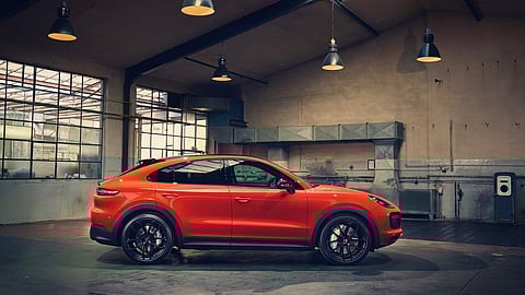 Cayenne Turbo Coupé, 2019, Porsche AG: Fuel consumption combined 11.4 - 11.3 l/100 km; CO2 emissions combined 261 - 258 g/km.