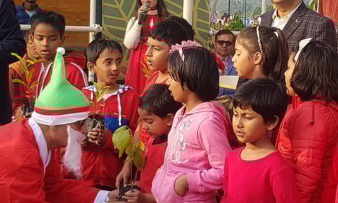 Green Santa at Snehodiya