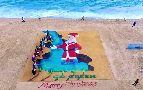 Sand artist Sudarsan Pattnaik has created a giant 3D Santa Claus at Puri beach in Odisha.