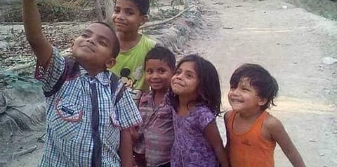 See now: This adorable picture of children clicking a selfie has gone viral; Anupam Kher, Boman Irani share it 