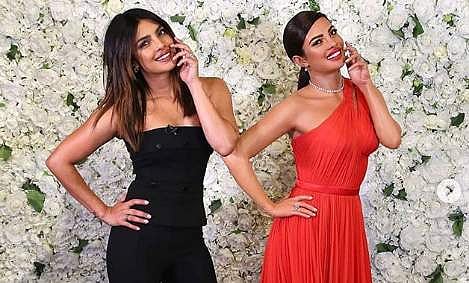 Priyanka Chopra posing alongside her wax statue at Madame Tussauds in New York