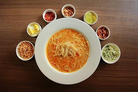 Khaukswey served with garnish