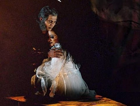 The play deals with metaphysical themes, concerning art and life