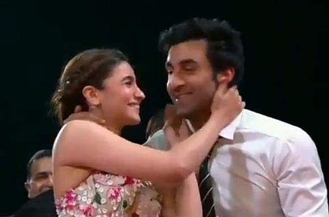 WATCH: Alia Bhatt and Ranbir Kapoor share awkward kiss at award function