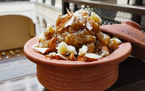 Badam Anjeer Aur Gud Ka Halwa​