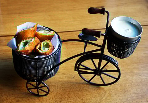 Mozzarella stuffed Molaga Bajjis at Broken Bridge Cafe