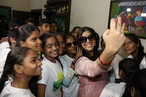 Mumbai: Actress Sakshi Tanwar celebrates Mother's Day with underprivileged children at Smile NGO, in Mumbai on May 9, 2019. (Photo: IANS)