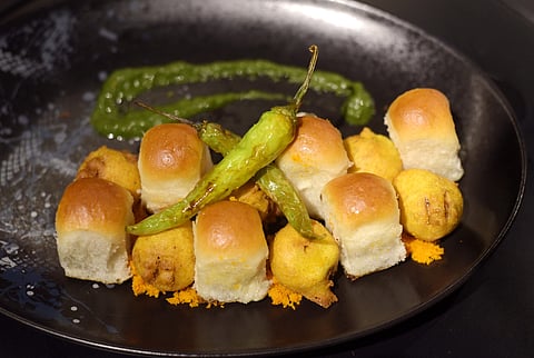 Mumbai mini vada pav