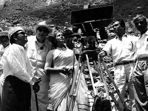 Kamal Amrohi, Josef Wirsching, Meena Kumari and assistant cameramen in Kashmir during filming of Dil Apna Preet aur Parai (1958)