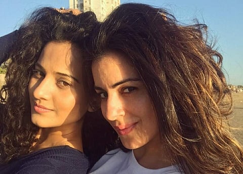 Actresses Heena Parmar and Shradha Arya. (Photo: IANS)