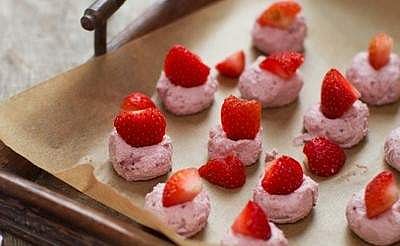 Strawberry Sandesh