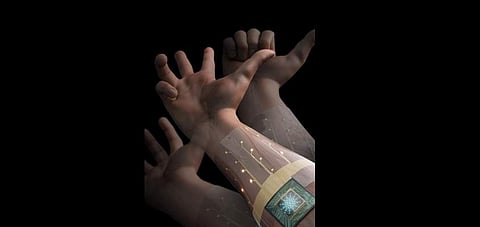 This new wearable device can detect hand gestures before you make them