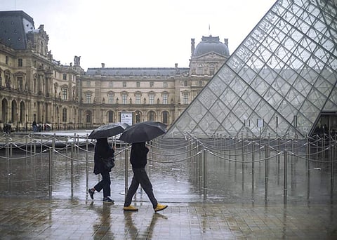 The Louvre shuts down in Paris (AP Photo/Rafael Yaghobzadeh)