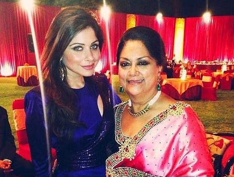 Kanika Kapoor with Vasundhara Raje (Photo: IANS)