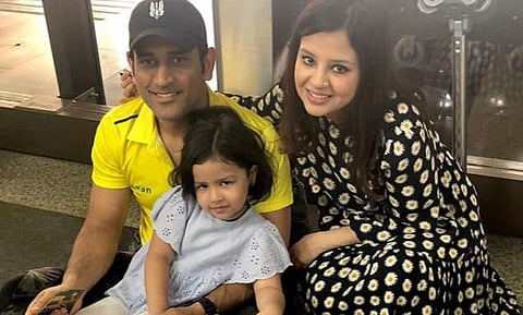 Sakshi with Dhoni and daughter