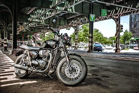 Pic_2-_Triumph_T100_Black