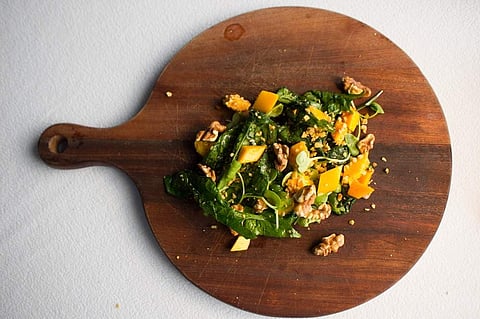 Walnut Mango Spinach Salad