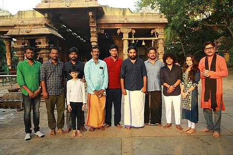 Sasikumar with the cast of Ayodhi