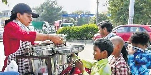 Sarita Kashyap feeding the hungry children from the slums at Peera Garhi