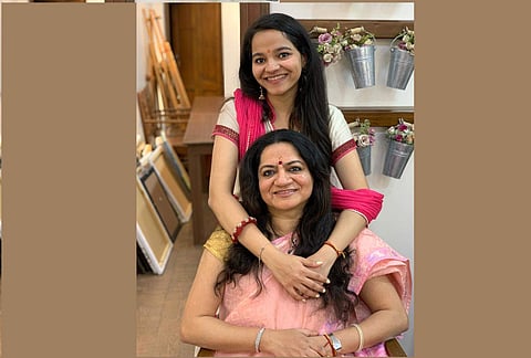 Devanshi Rungta of Art Rickshaw with her mom