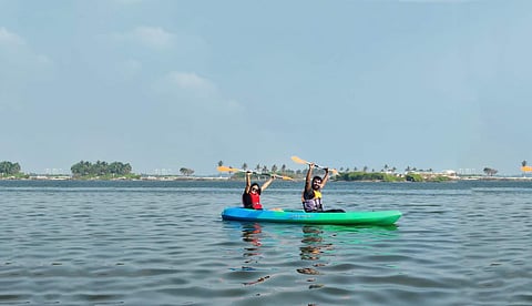Go kayaking together on the Chetpet lake