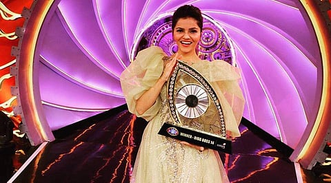 Rubina Dilaik lifts the trophy of Bigg Boss 14
